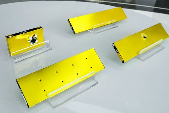 神盾金砖电池成功挑战“整车+整包”极端测试