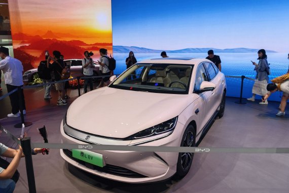 2025成都车展：新款比亚迪秦L EV上市 限时价12.98万元