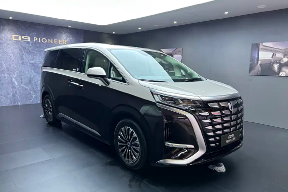 2025成都车展：腾势D9新车型正式上市