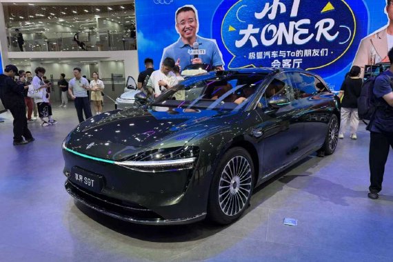 2025成都车展：鸿蒙智行首款旅行车享界S9T正式亮相