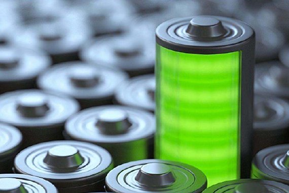 固态电池商业化面临成本挑战，低空应用有望率先破局