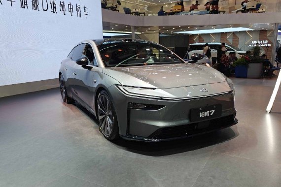 2025广州车展：20万级纯电旗舰 广汽丰田铂智7亮相