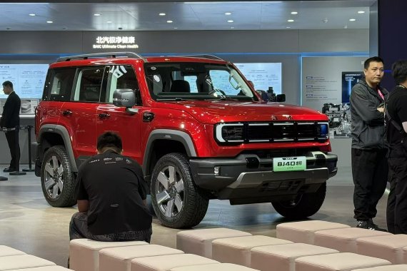 2026北京车展：北京越野BJ40增程长续航版预售价21.48万元