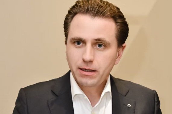 本土化战略持续推进 奔驰新车无论油电都很智能