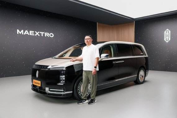 老板们该换台MPV了 体验尊界V800