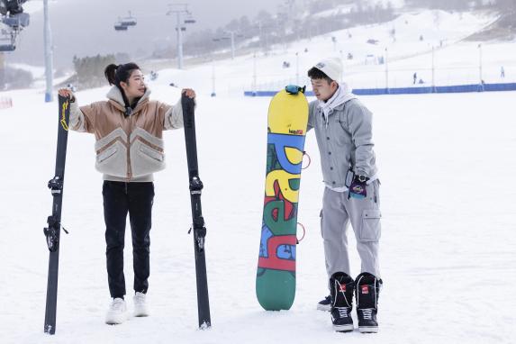 滑雪难还是开车难？滑雪冠军徐梦桃试驾硬核揽巡