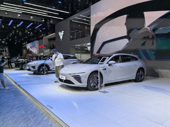 陈朝华：哪吒S猎装成为年轻人生活新载体