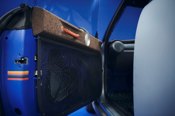 大胆创新可持续 MINI与Paul Smith联手推出定制车型