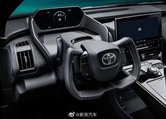 车圈热搜 异形方向盘是噱头还是趋势 你今年买车预算花多少