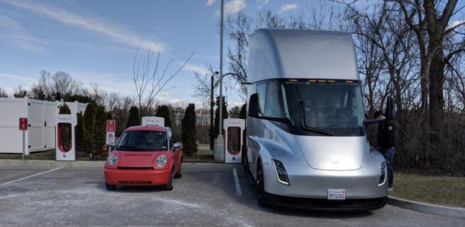 特斯拉Autopilot路口停车功能上线 新Roaster年底发布