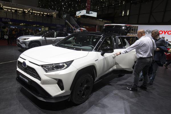 纯电动快速市场化挤压混动空间：丰田开放2万项专利无偿使用