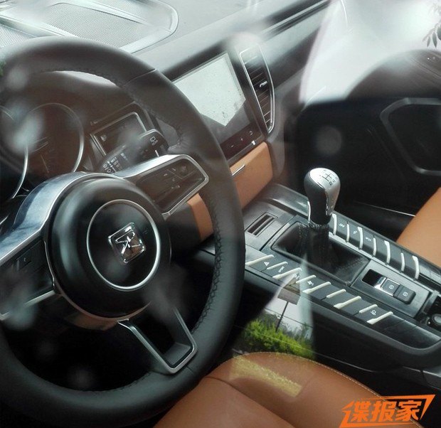 内饰与Macan基本相同 众泰T700路试谍照
