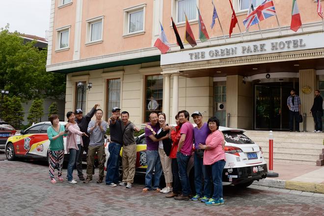 那多和随风离队回沪前的集体照