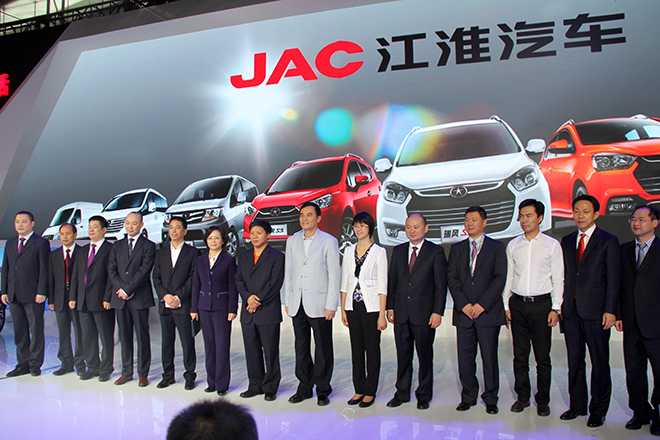 2015广州车展:江淮新款瑞风A60首发亮相