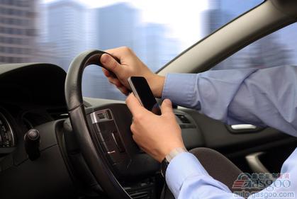 美国上半年车祸死亡增8% 手机是罪魁？