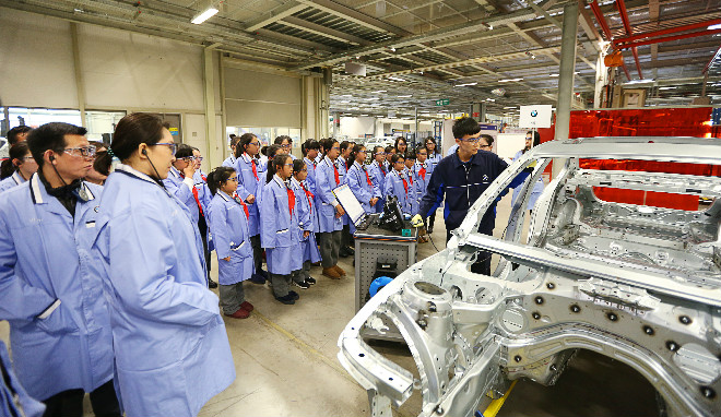 小学生参观工厂环节：车身车间