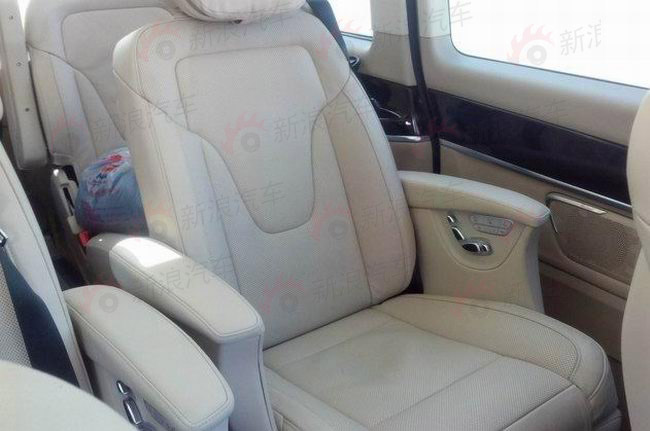 国产奔驰V级无伪谍照曝光