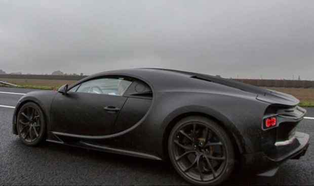 搭8.0T发动机 布加迪Chiron量产版谍照