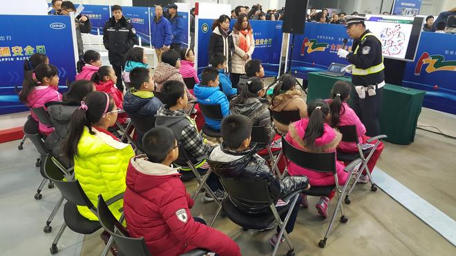 摘要:全国交通安全日主题是"拒绝危险驾驶,安全文明出行"