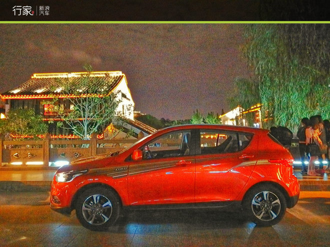 难得的清闲周末 江南古镇偶遇小黄鸭