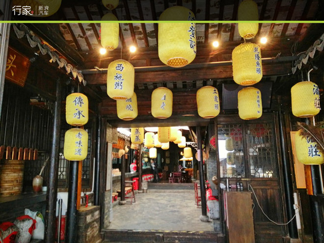 难得的清闲周末 江南古镇偶遇小黄鸭