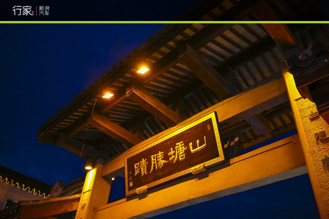 难得的清闲周末 江南古镇偶遇小黄鸭