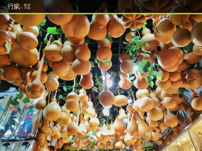 难得的清闲周末 江南古镇偶遇小黄鸭