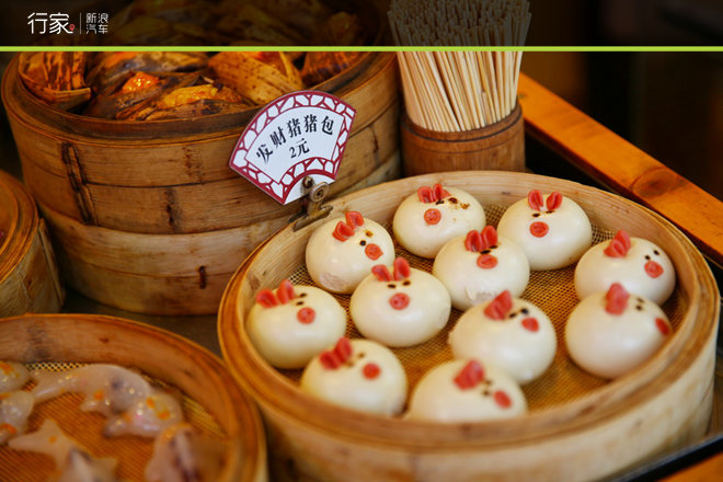 难得的清闲周末 江南古镇偶遇小黄鸭