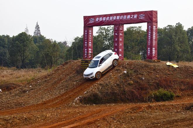 红杨山越野赛道是严格按照中汽联越野场地规范标准建设的.