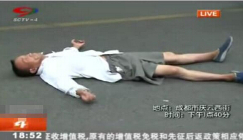 男子碰瓷叫嚣拿钱砸死我，盘点碰瓷奇葩事