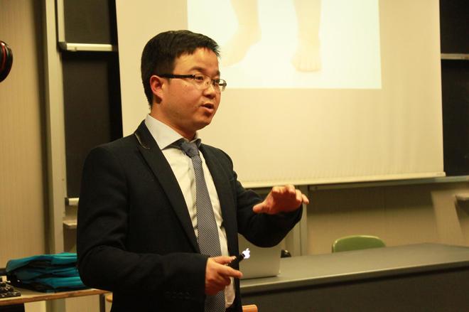 凯翼卢礼华院长在都灵理工大学宣讲