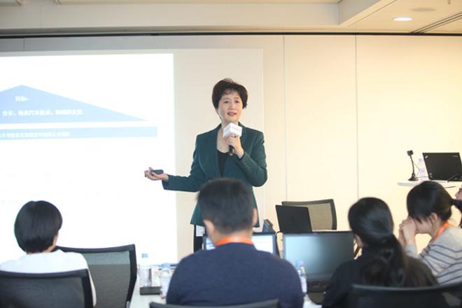 大众汽车学院院长申筱洁教授介绍大众汽车学院