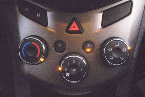 雪佛兰新Niva量产版内饰谍照曝光 造型简单