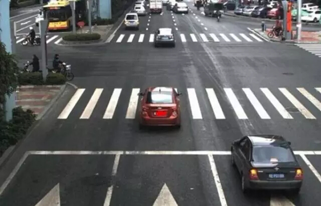 闯红灯竟然没事？这到底怎么做到的？