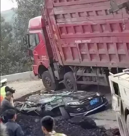 遇到大货车，记住这5条能保命！