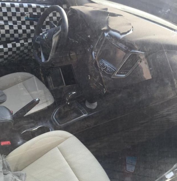 局部细节调整 曝长安新款逸动内饰谍照