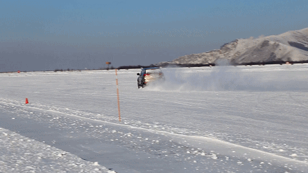 今朝铁腕风雷迅 冰雪试驾吉利全新博越