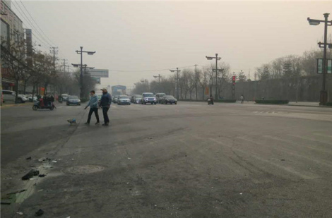 120救伤员遇“路怒”司机 男子抽刀便砍