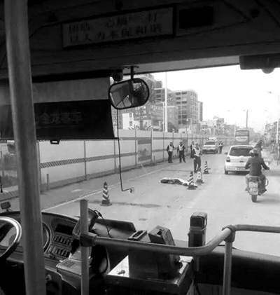 大货车小学旁碾轧九岁男童 司机逃逸