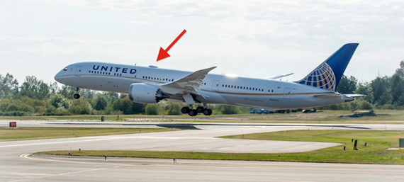 安装在美联航客机顶部的松下天线