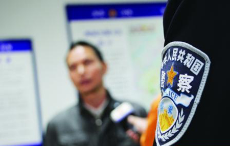 深圳男子驾照卖分挣钱被坑 多次返乡驾考