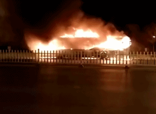 宁夏公交车行进中起火 目前已致14死32伤