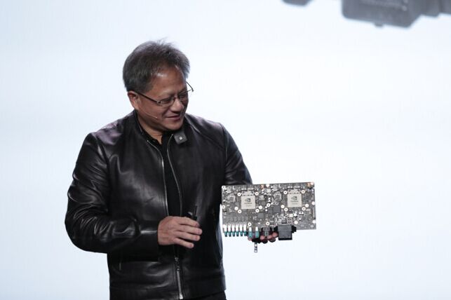 黄仁勋手中的双芯GPU零部件