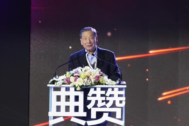 著名经济学家 茅于轼