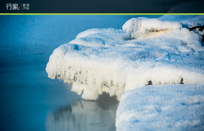 寒潮惊人！泼洒一杯开水瞬间成冰的震撼