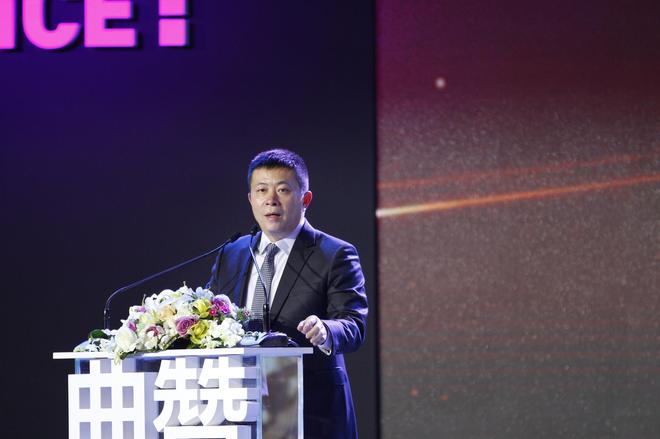 新浪董事长兼CEO 曹国伟