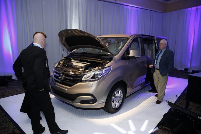 20150113-上汽大通爱尔兰国家邮政车辆交付仪式-G10