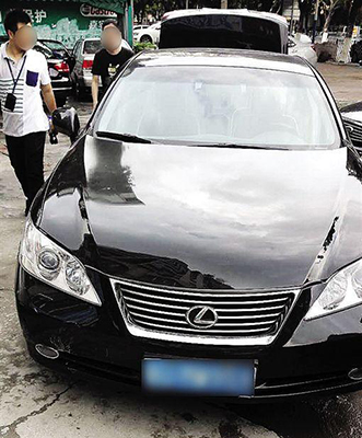 女子驾豪车闹市碰瓷 晚上专撞酒驾车