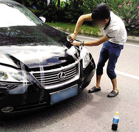 女子驾豪车闹市碰瓷 晚上专撞酒驾车
