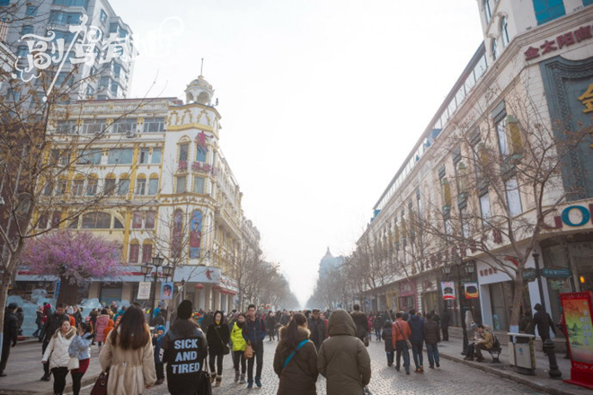 甜美女孩与男闺蜜激情自驾冰雪哈尔滨 